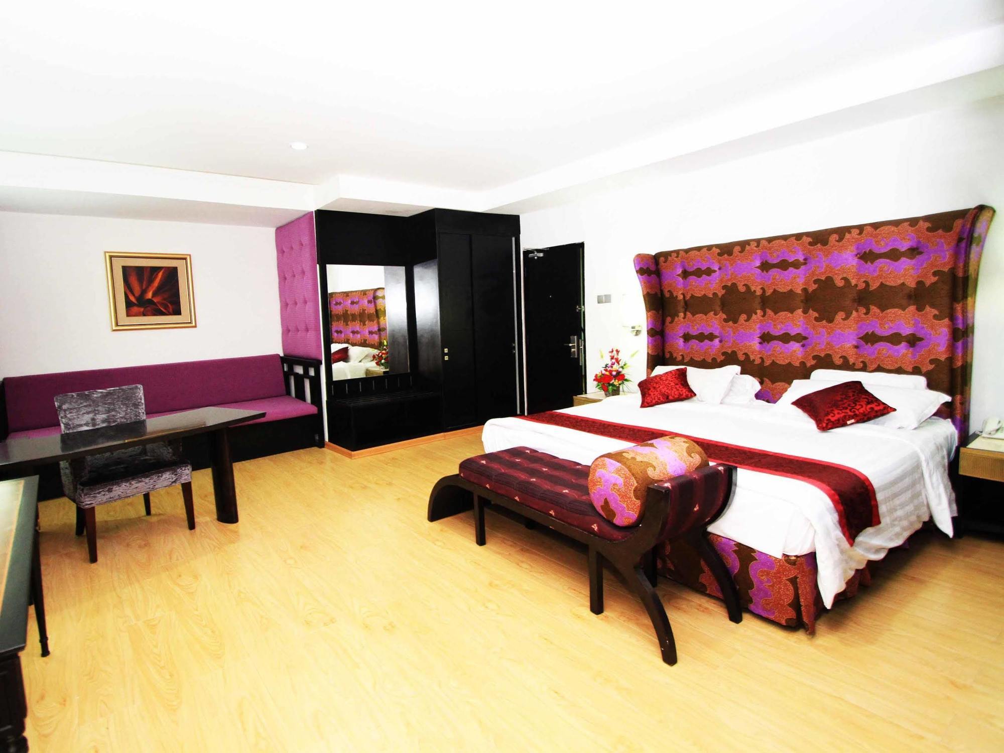 Crown Vista Hotel Нагоя Экстерьер фото