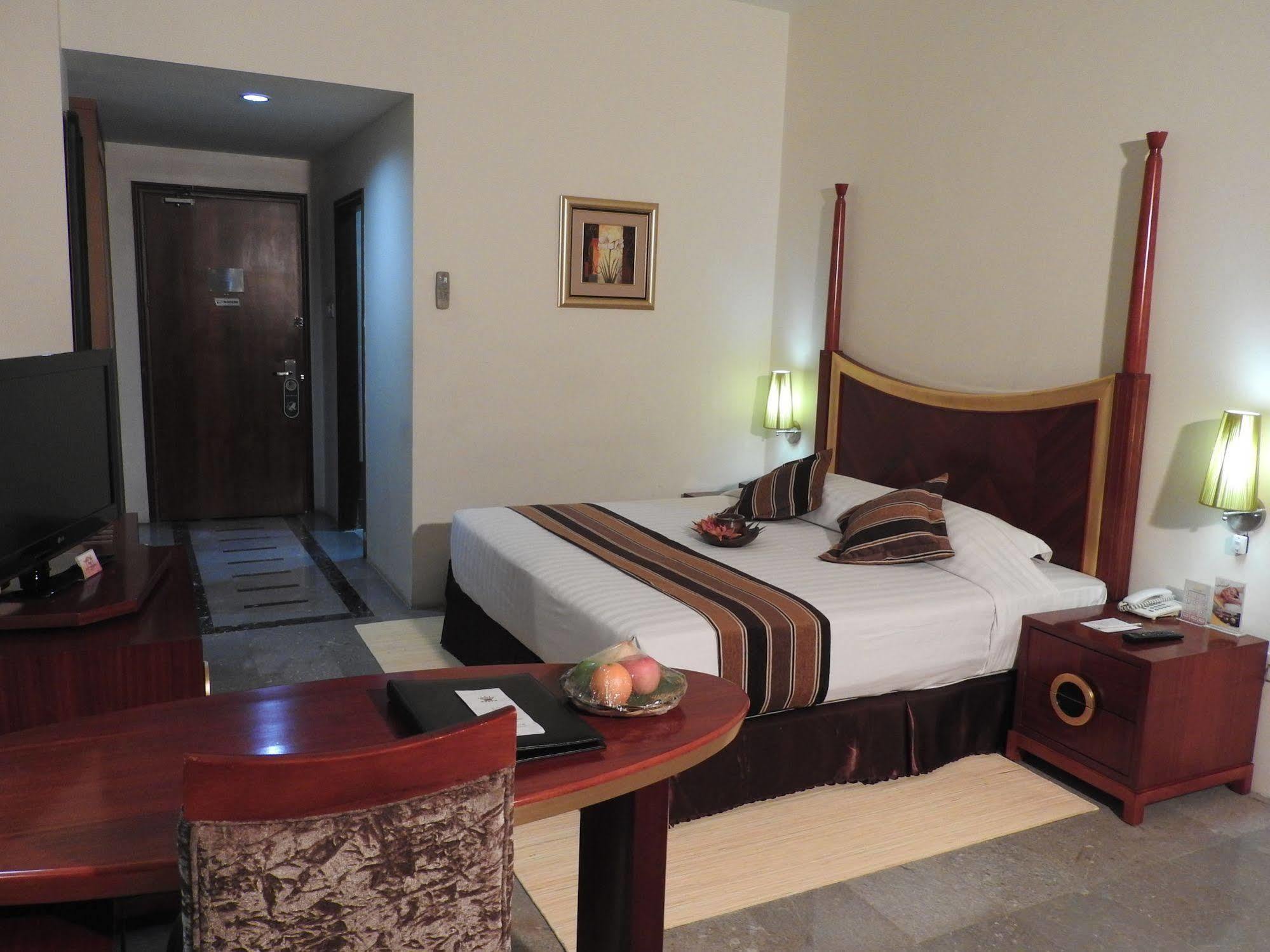 Crown Vista Hotel Нагоя Экстерьер фото