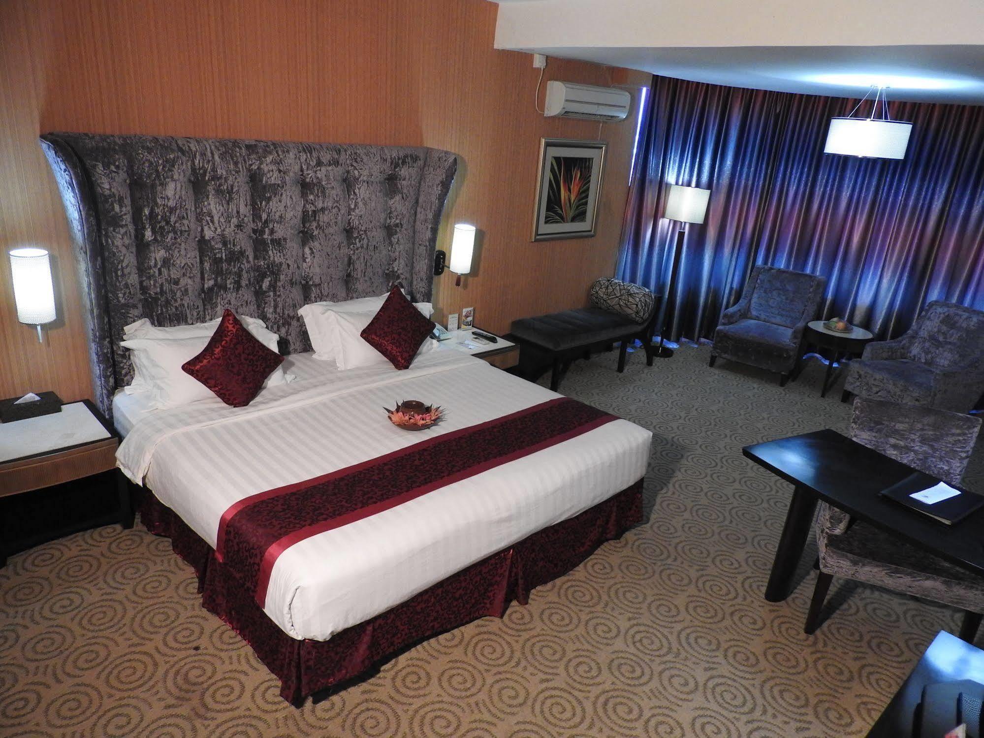 Crown Vista Hotel Нагоя Экстерьер фото