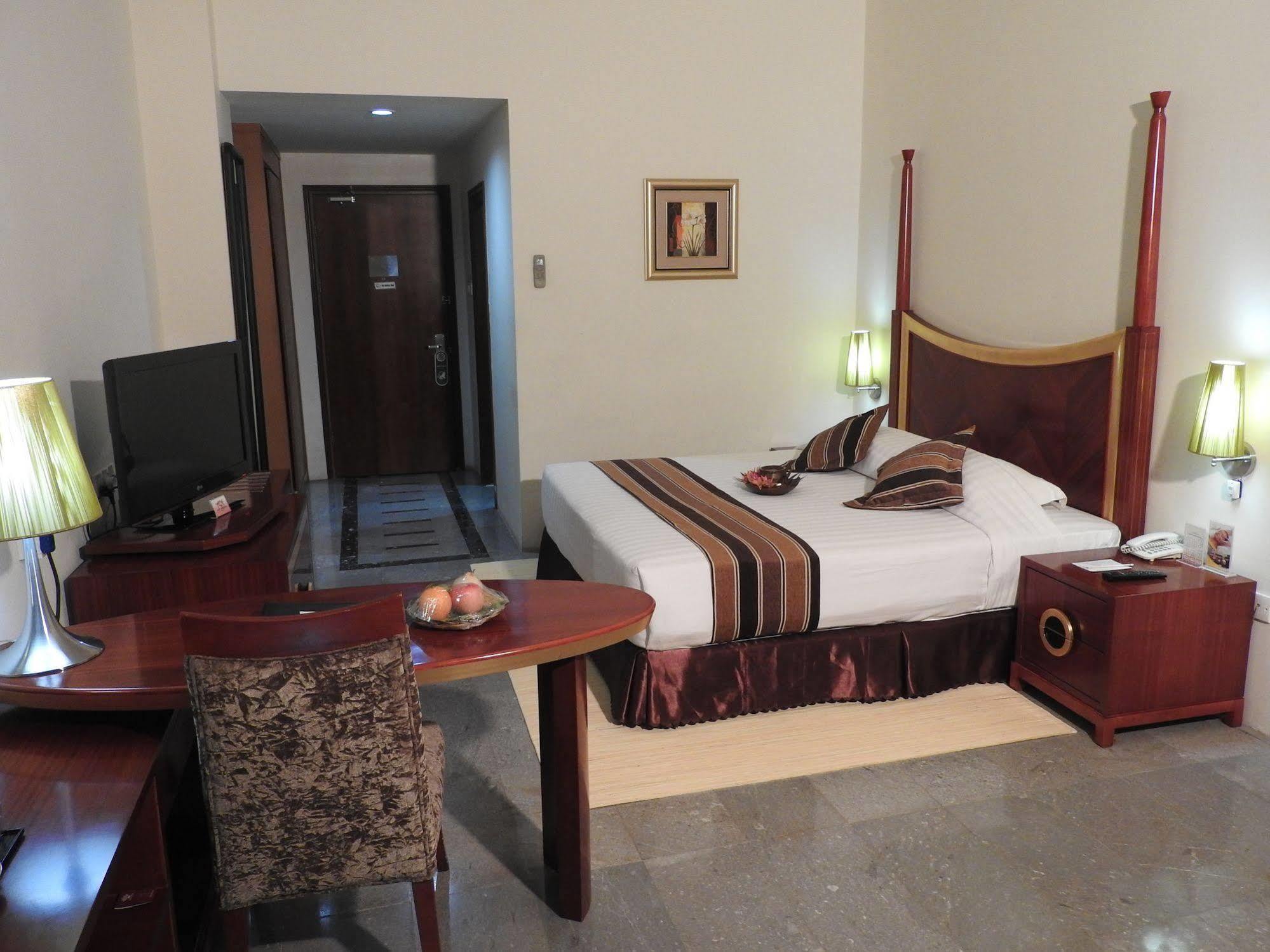 Crown Vista Hotel Нагоя Экстерьер фото