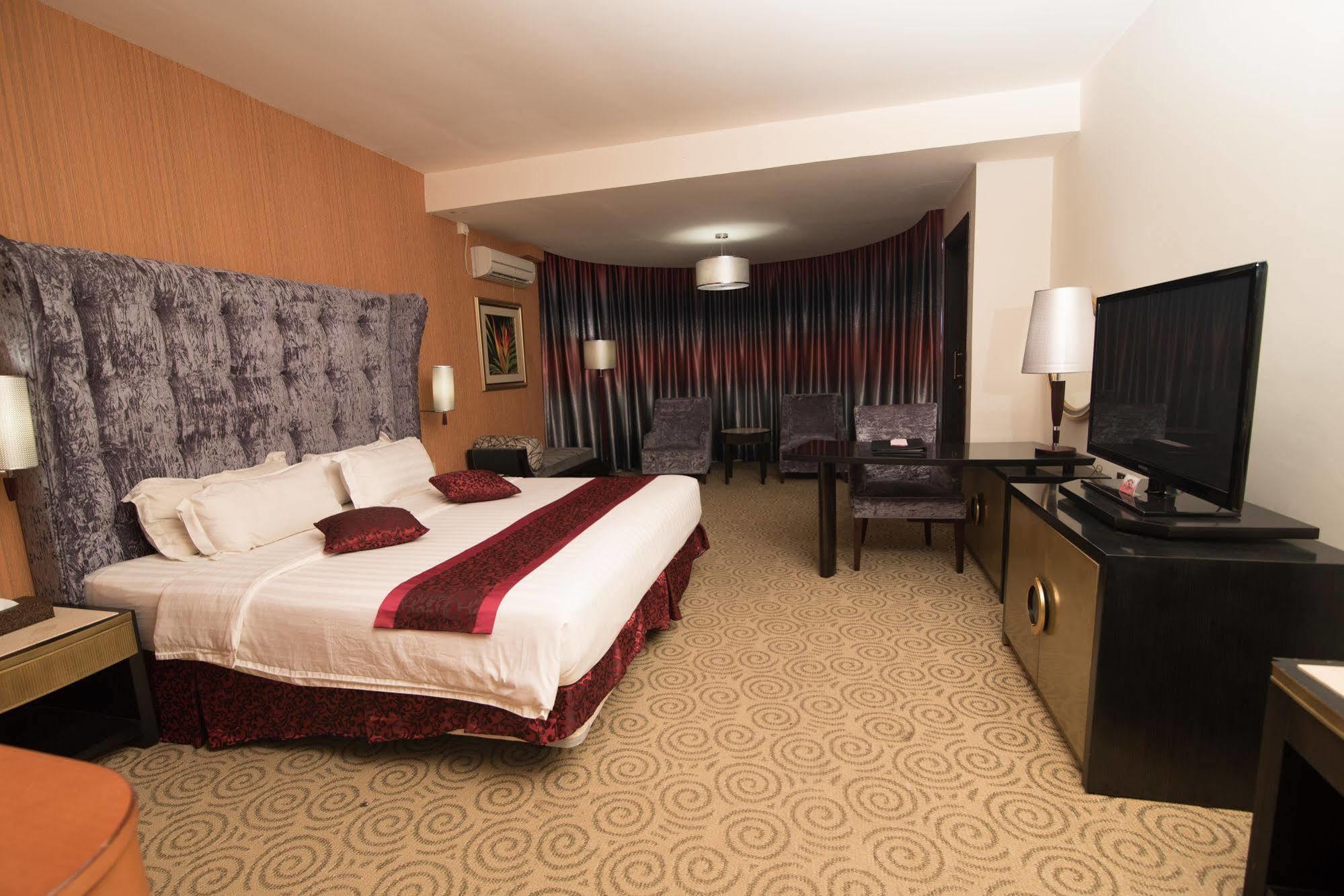 Crown Vista Hotel Нагоя Экстерьер фото