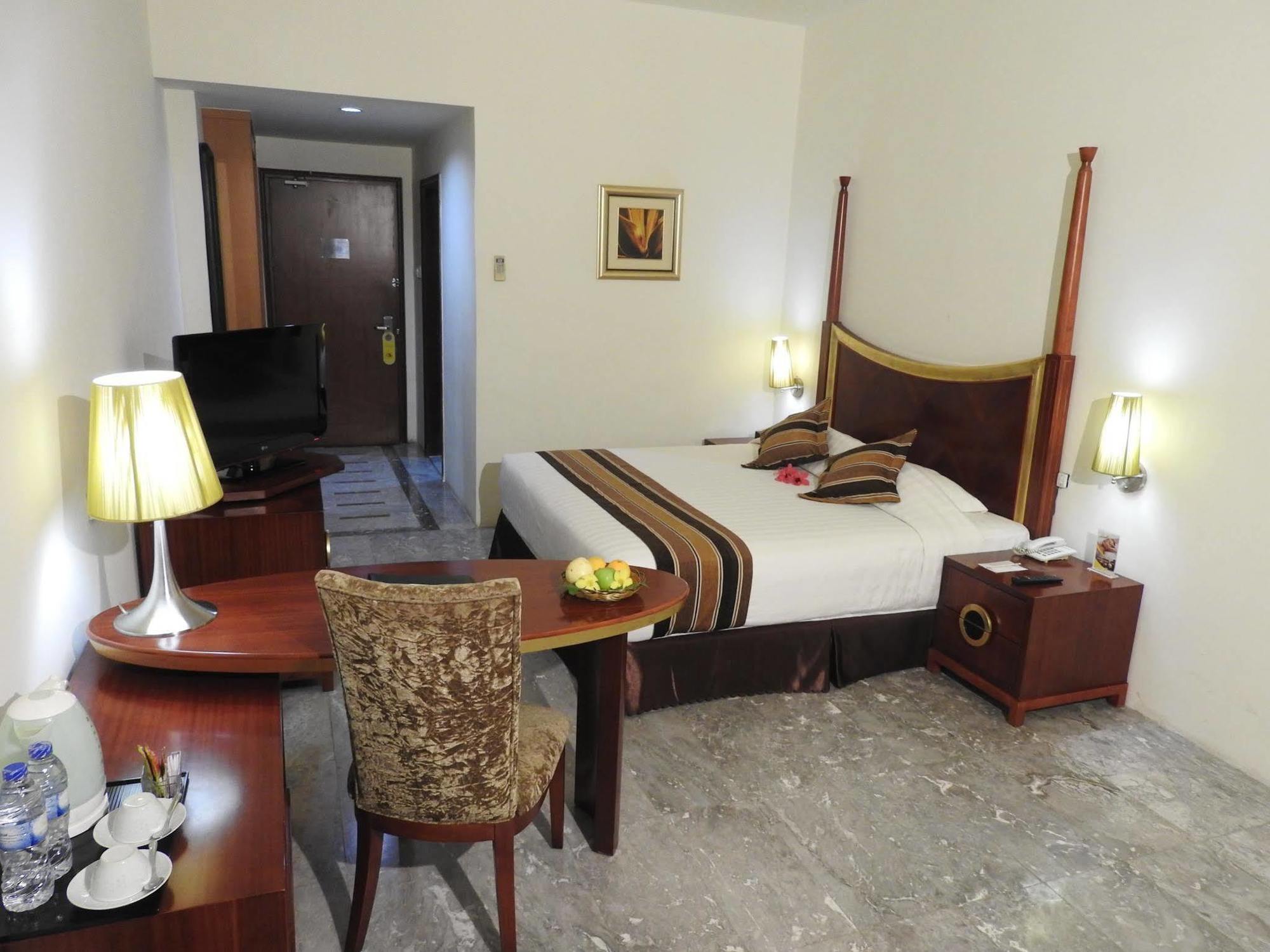 Crown Vista Hotel Нагоя Экстерьер фото