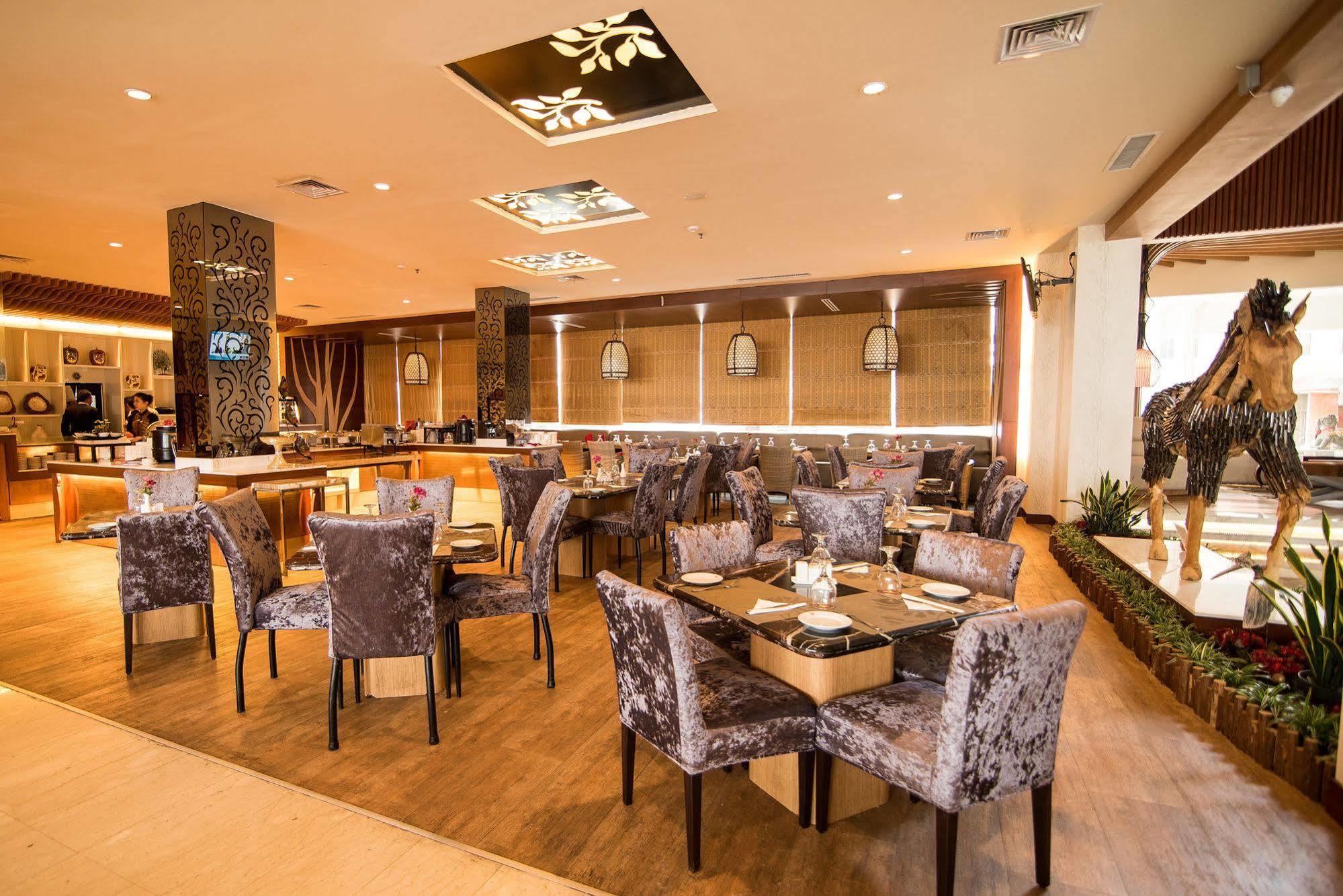Crown Vista Hotel Нагоя Экстерьер фото