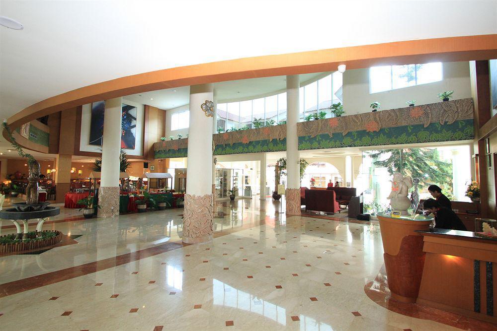 Crown Vista Hotel Нагоя Экстерьер фото